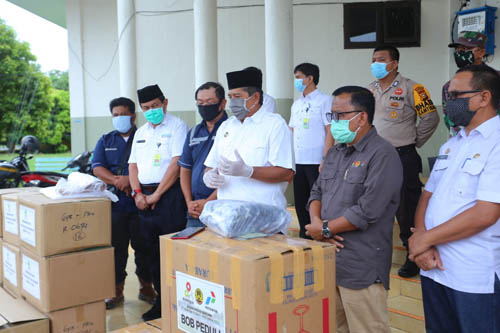 PT BSP dan  PKS Anugerah Tani Makmur Serahkan Masker dan APD ke Pemkab Siak